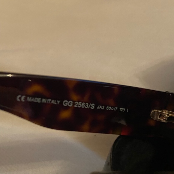 Gucci the Must have CLASIC Sun glusses - Picture 15 of 16